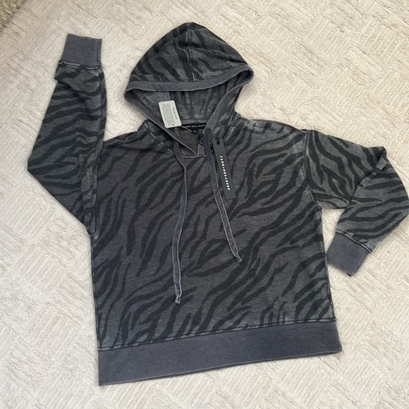 Jane & Delancey pullover hoodie, gray and black, New with tags, Size Small - Picture 8 of 16